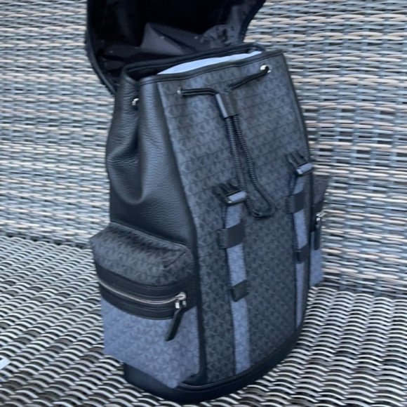 Michael Kors Cooper Signature Large Pocket Backpack Fur Trim - Picture 12 of 16